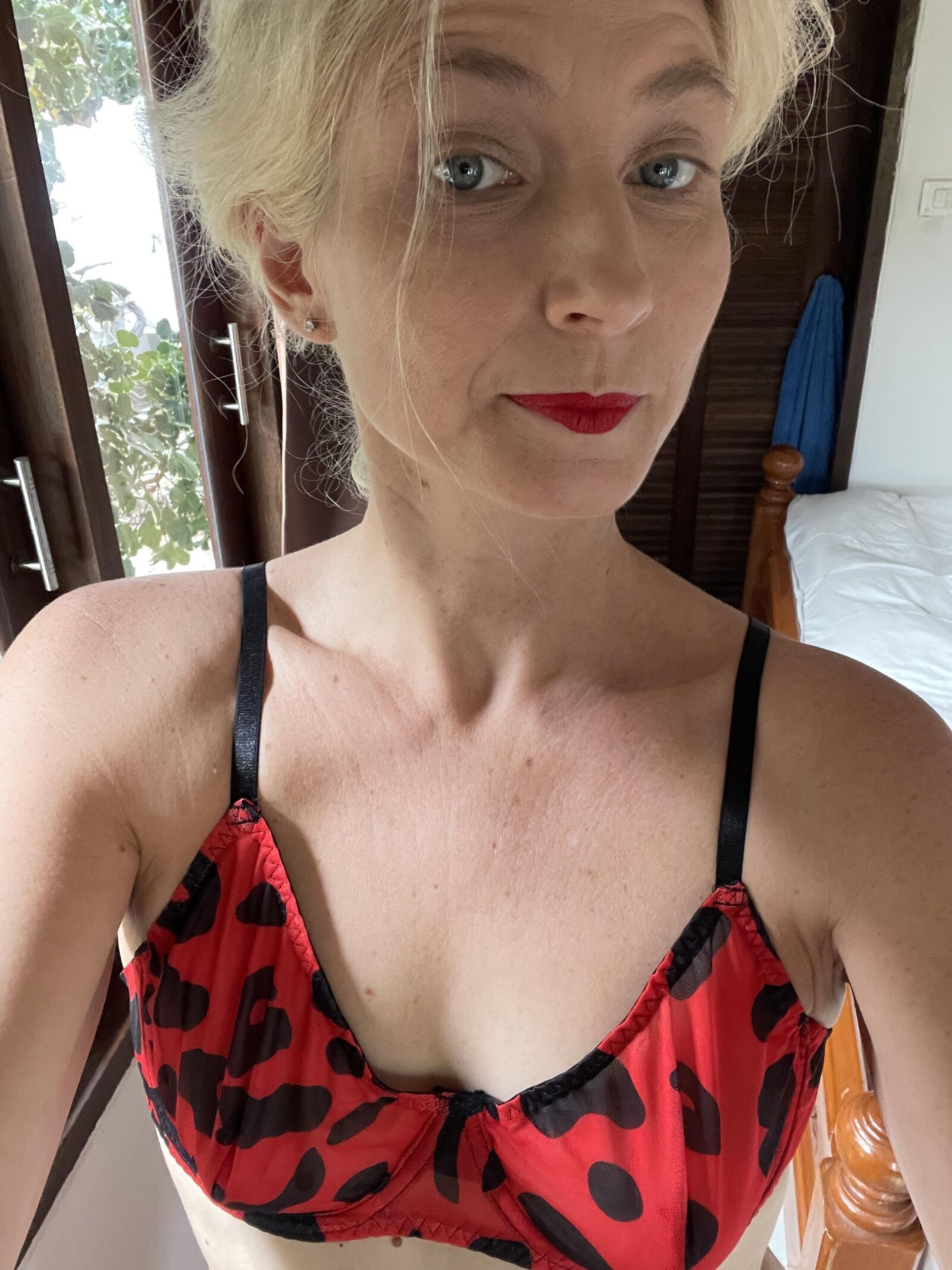 yo all natural MILF Lia