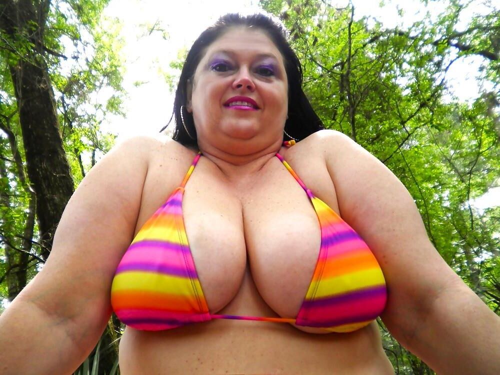 Enormes tetas de lunes y culo