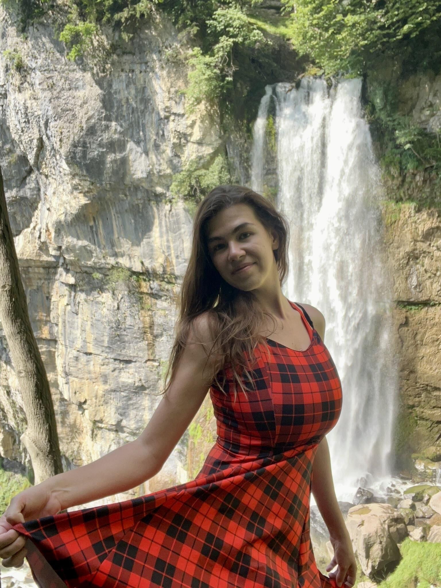 Zlata peitos enormes