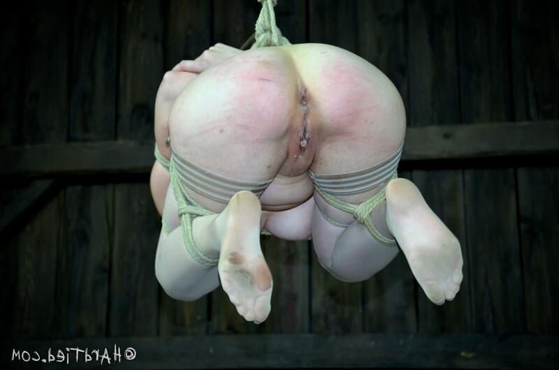 Modelo de Bondage Nyssa Nevers