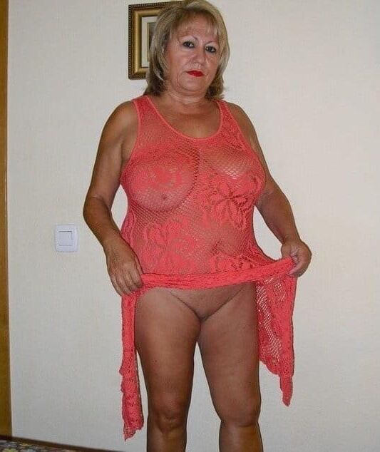 chubby wife gets naked