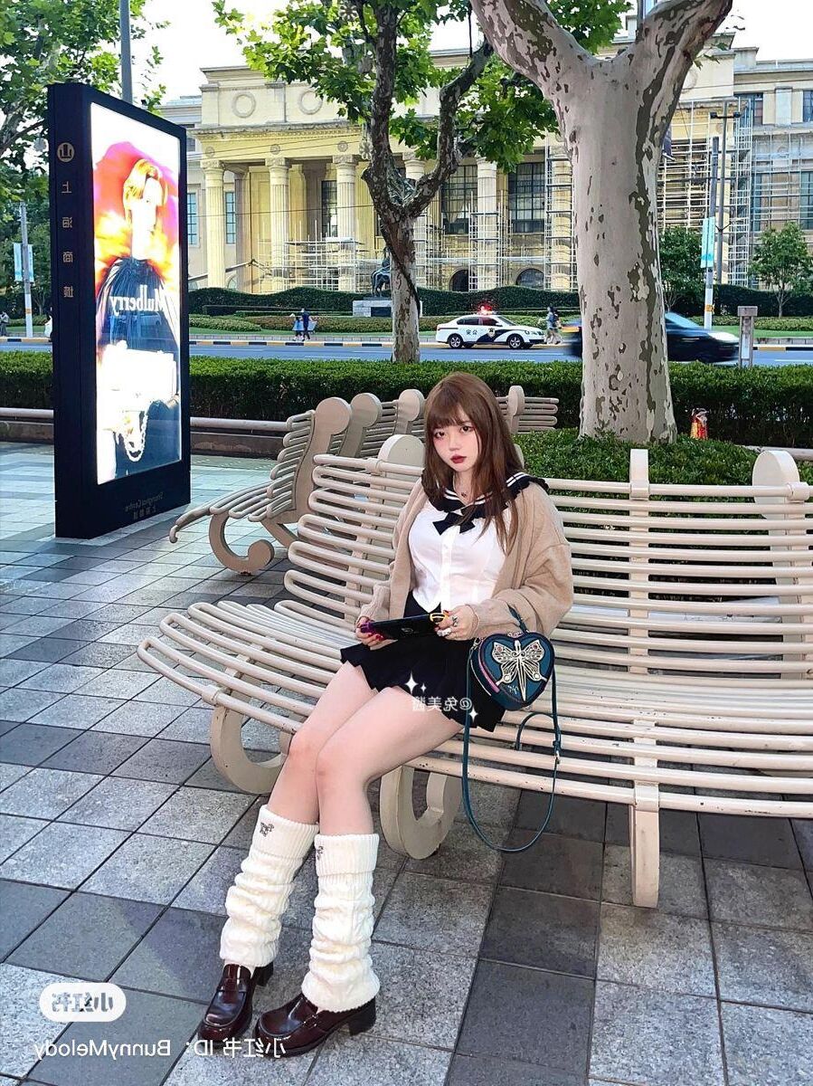 靴下の女の子の時間です！