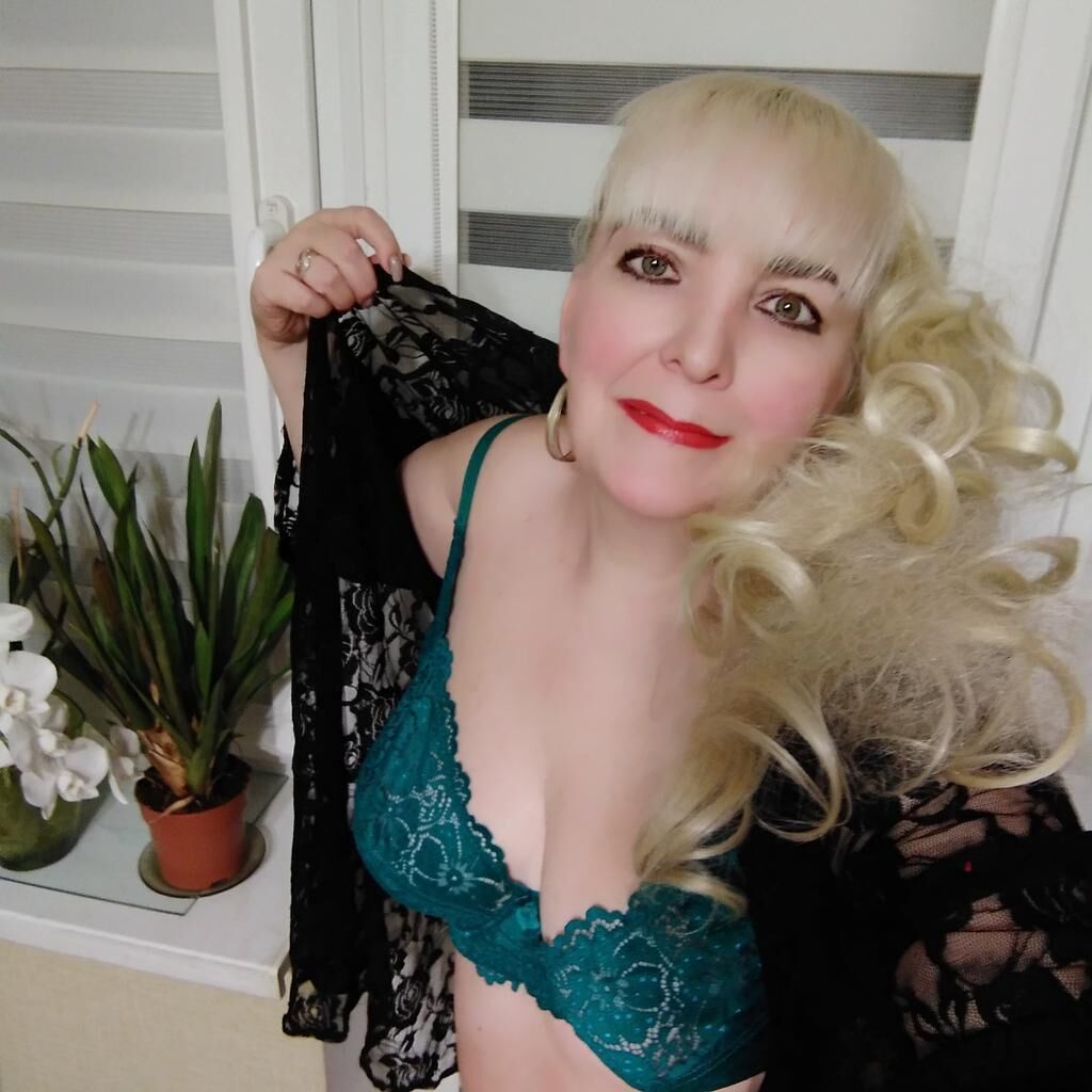 Grannies and MILFS in Lingerie 