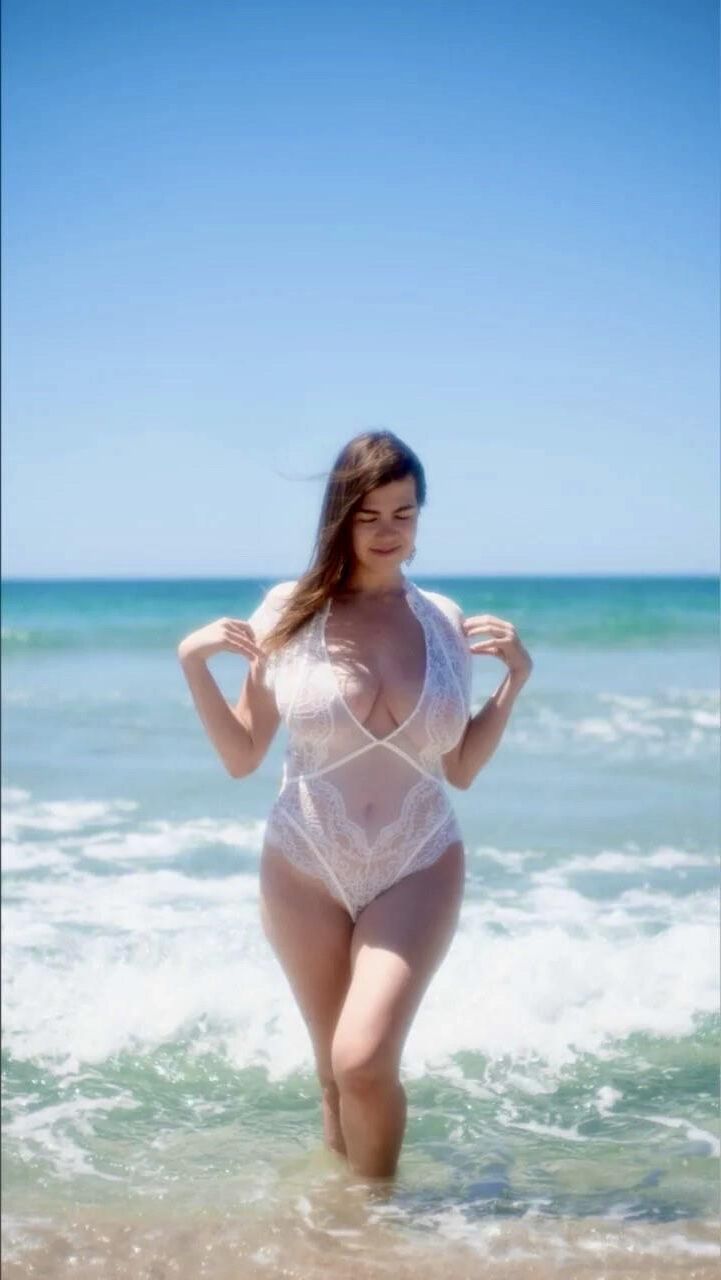 Zlata peitos enormes