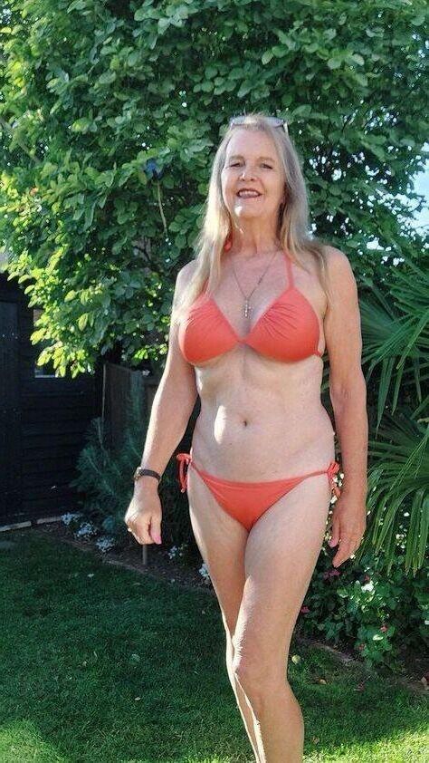 Matures and Grannies in Swimsuits 