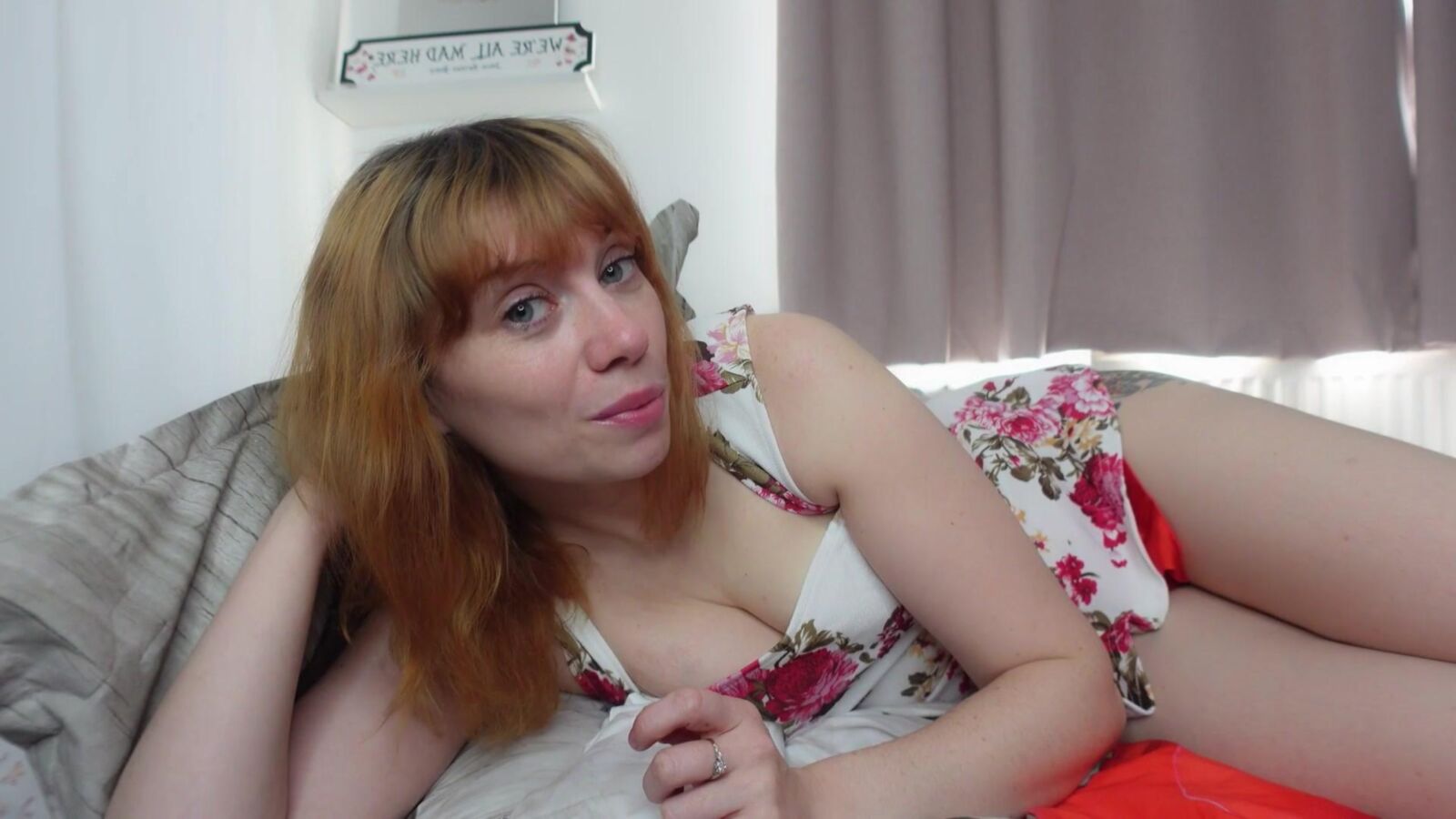 Jodie (Marie) susurrando palabras de jurisprudencia