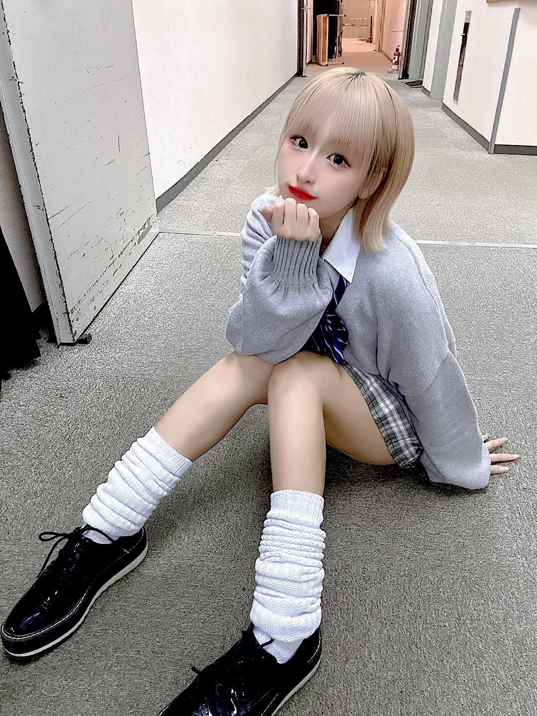 靴下の女の子の時間です！