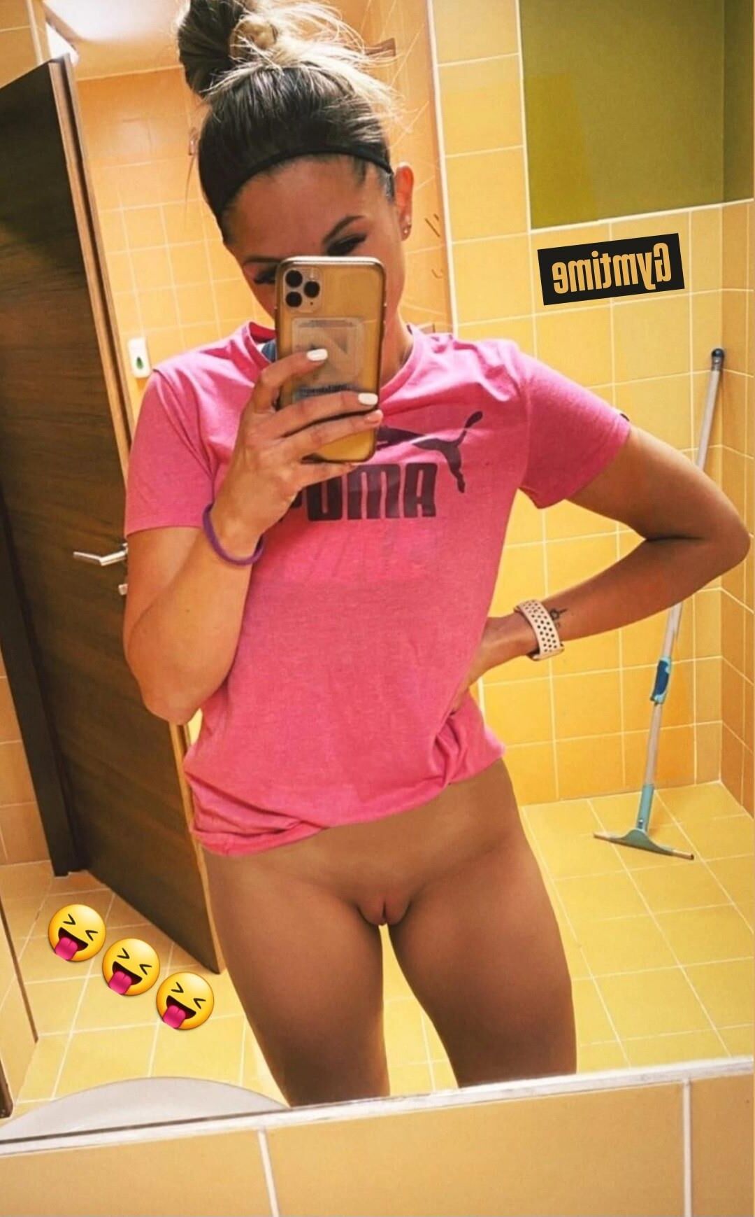 Kristyna selfie nude