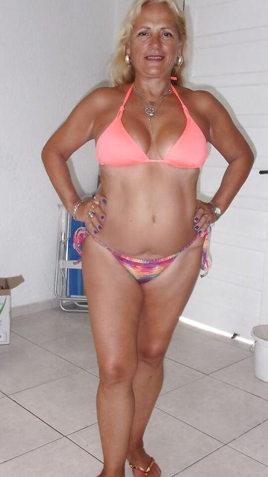Matures and Grannies in Swimsuits 