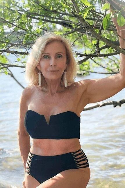 Matures and Grannies in Swimsuits 