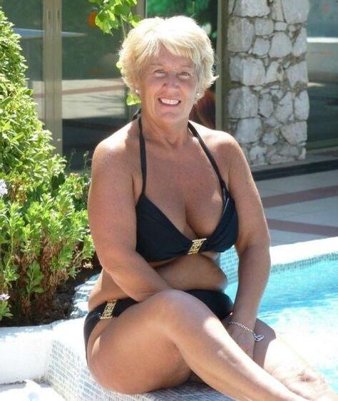 Matures and Grannies in Swimsuits 