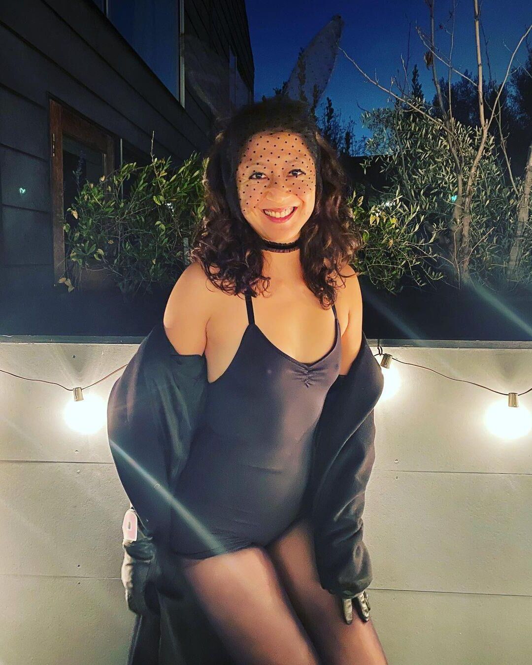 Poses de niña coreana de pelo corto