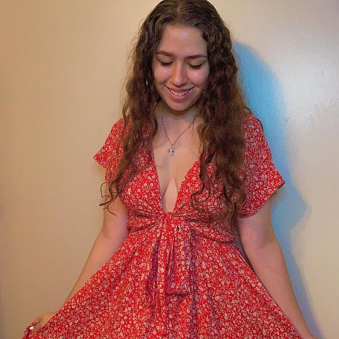 yo americana puta a Haley me encantaría montar/follar hombres y caballos