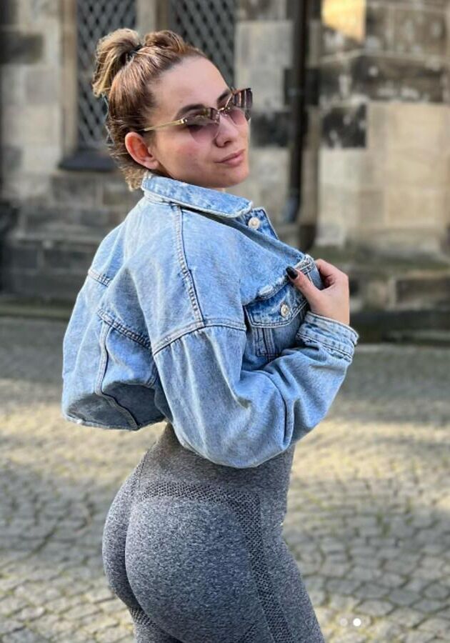 Serbischer Zigeuner Teen mit starkem Arsch Teil II