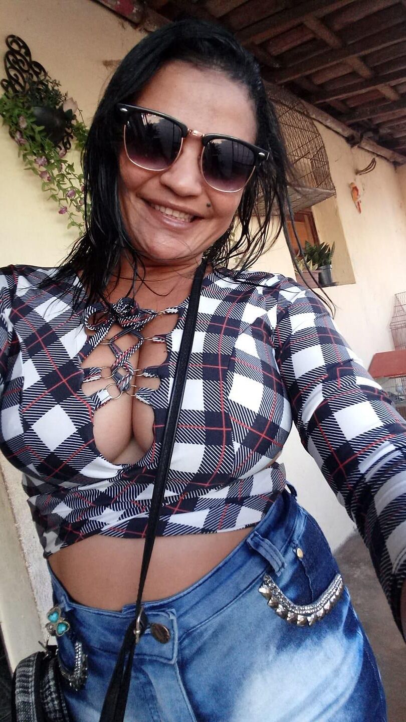 Veridiana brasileño Big Boobs nn