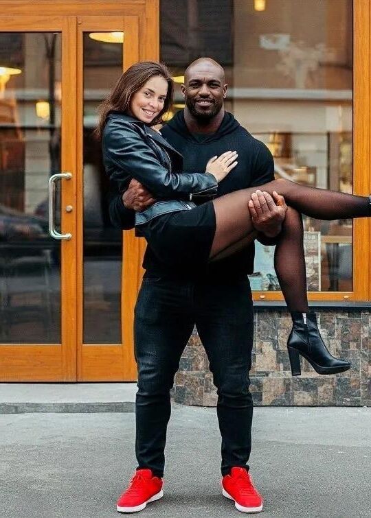 Nadou e mamãe interracial