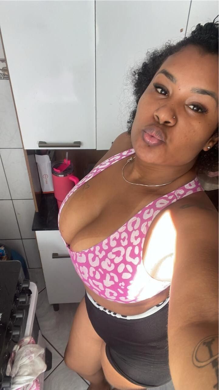Livia brasileño grandes tetas