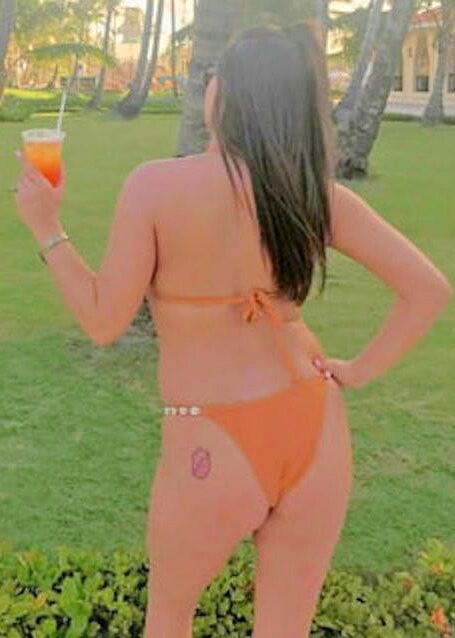 Jessie Bikini adolescente stripper mais biquínis