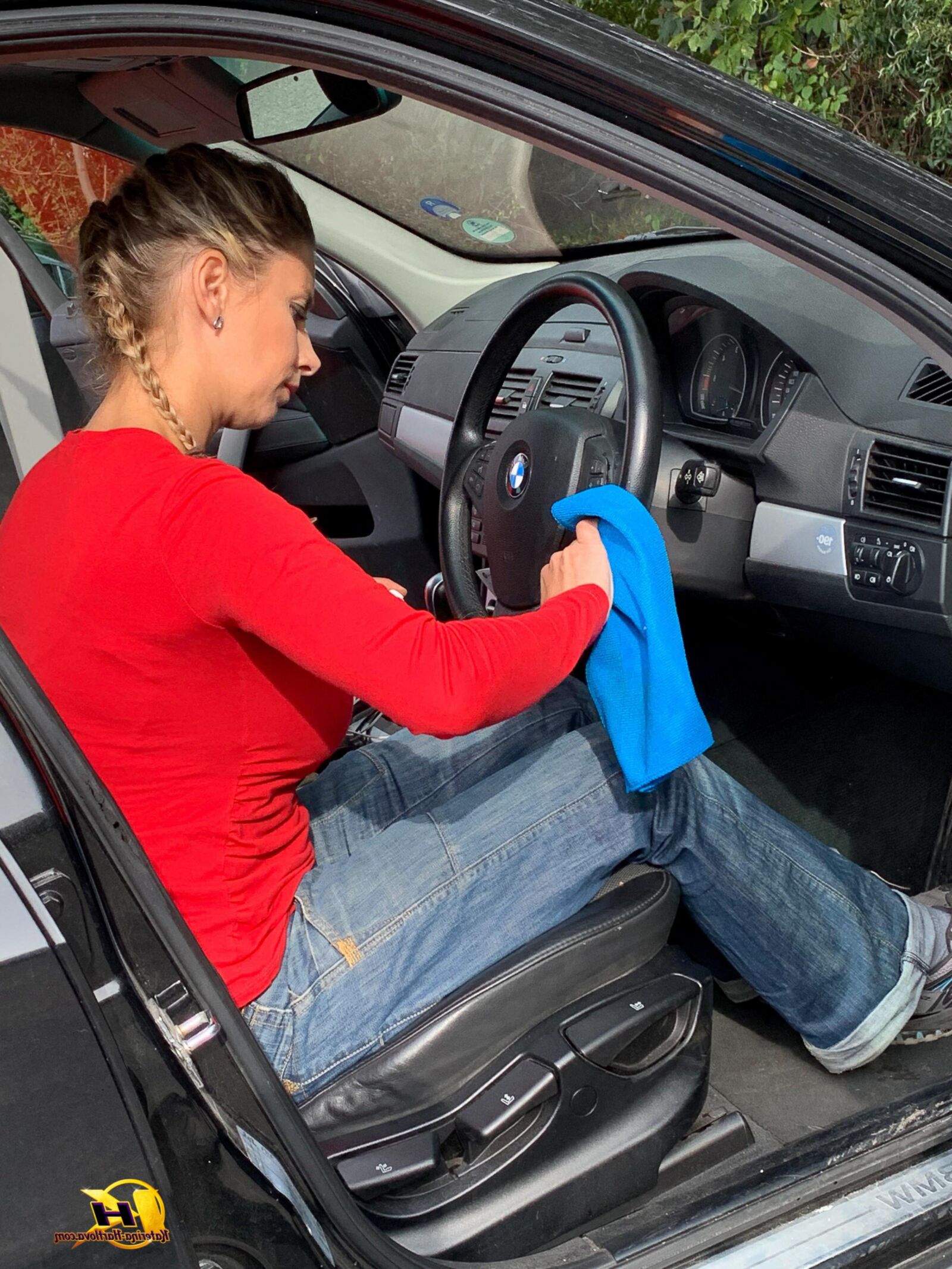 KaterinaHartlova KATERINA Cleaning car at gas station