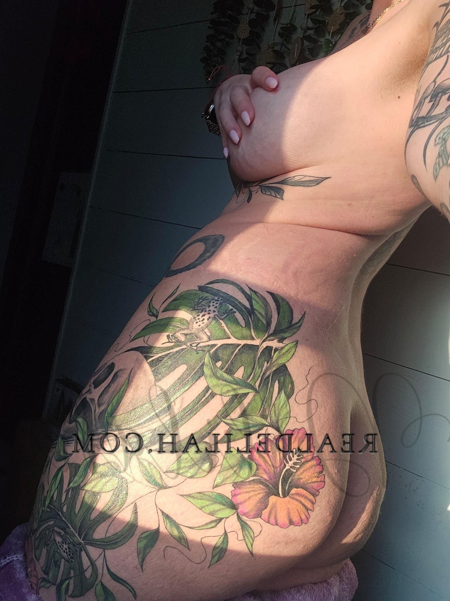 Delilah Big Butt Tits tätowierte sexy Schönheit Frau gemischte heiße Aufnahmen