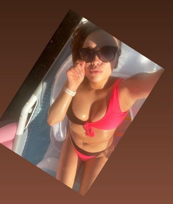 Jessie Bikini adolescente stripper mais biquínis