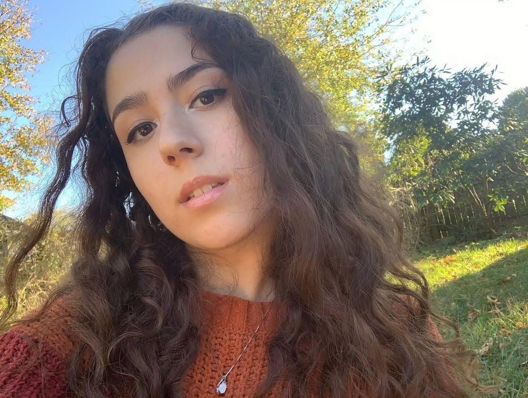 yo americana puta a Haley me encantaría montar/follar hombres y caballos