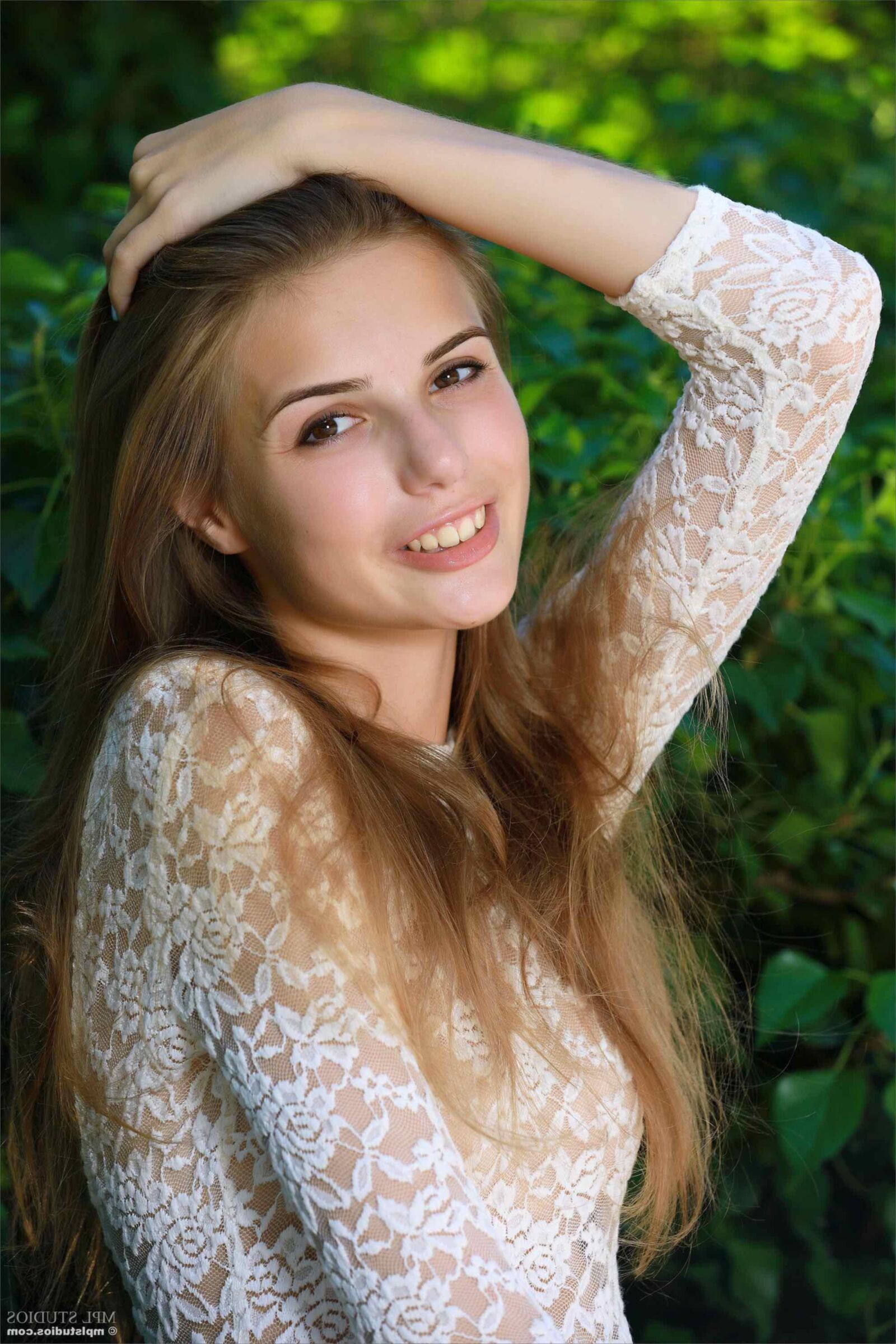 Mplstudios Elle Длинные ноги и кружево