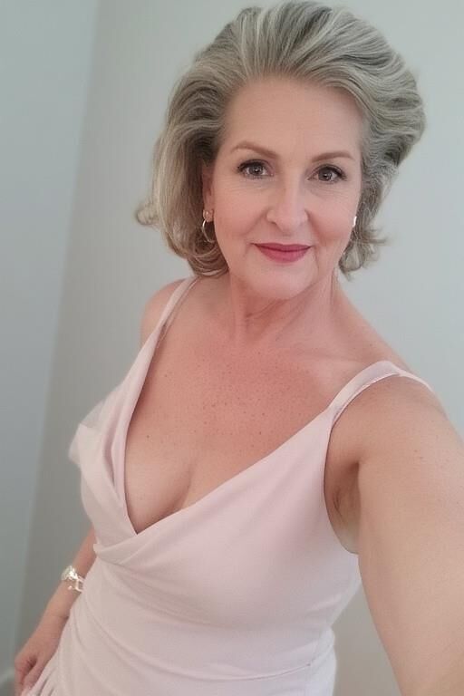 Mulheres maduras elegantes (NN)