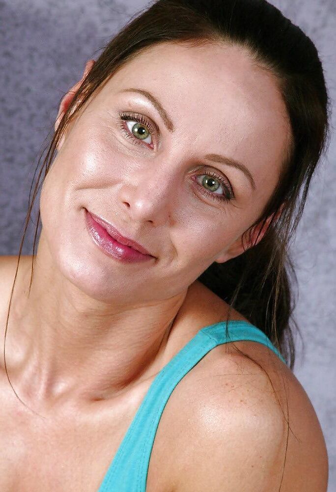 Hermosa milf madura Charlotte con un gran cuerpo
