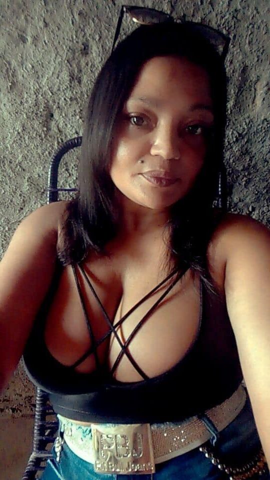 Veridiana brasileño Big Boobs nn