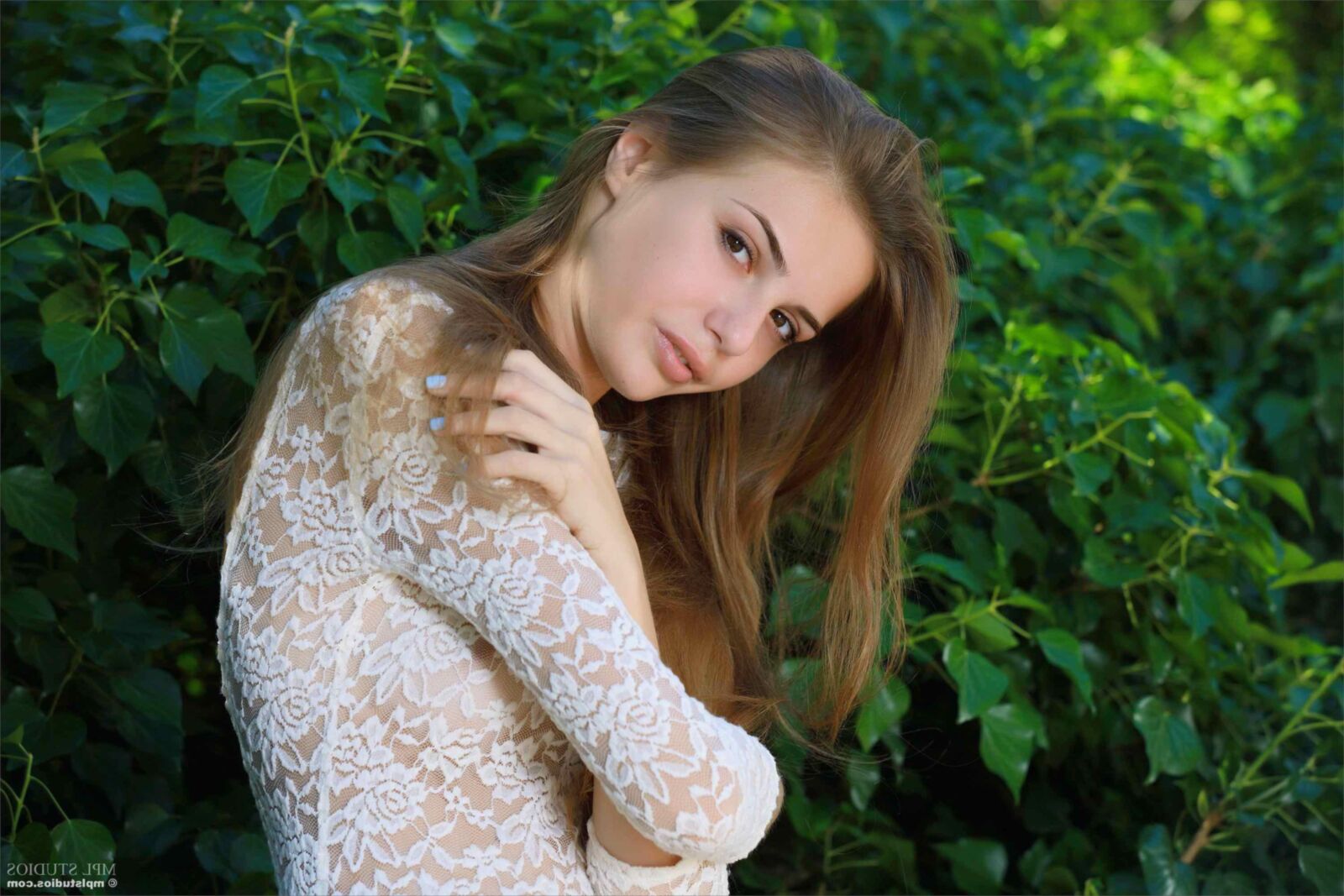 Mplstudios Elle Длинные ноги и кружево