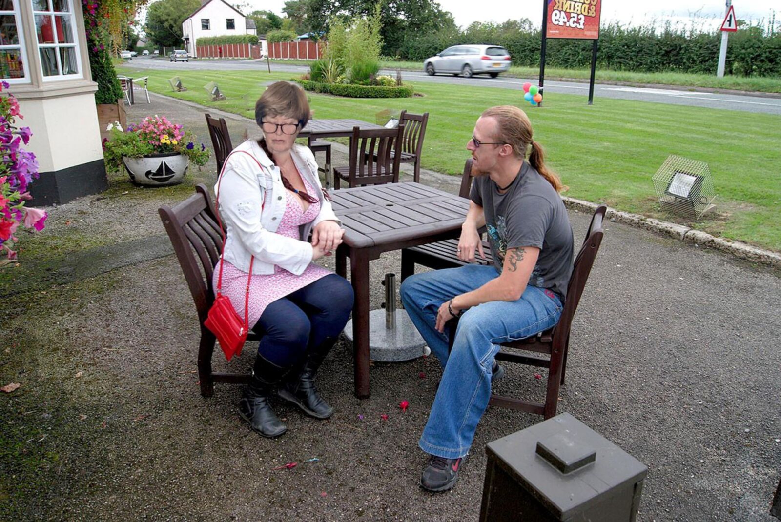 Rollenspiel meine Frau fickt meinen Freund wie eine Straßenhure