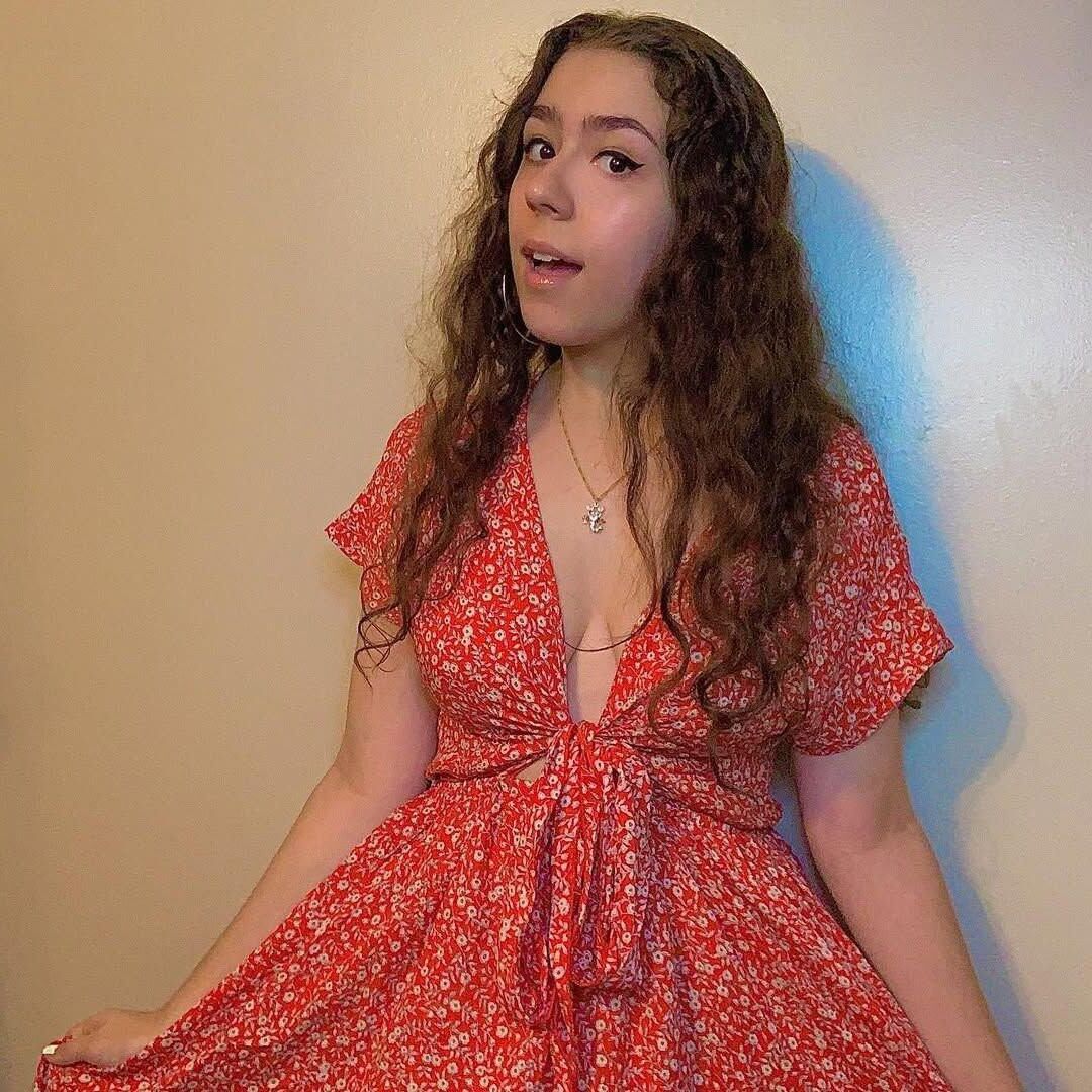 yo americana puta a Haley me encantaría montar/follar hombres y caballos