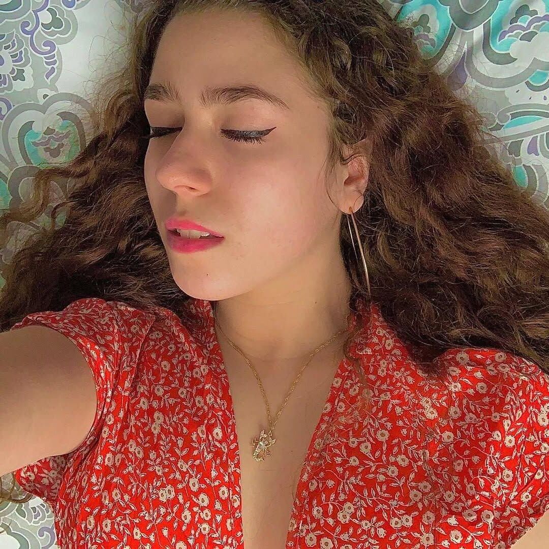 yo americana puta a Haley me encantaría montar/follar hombres y caballos