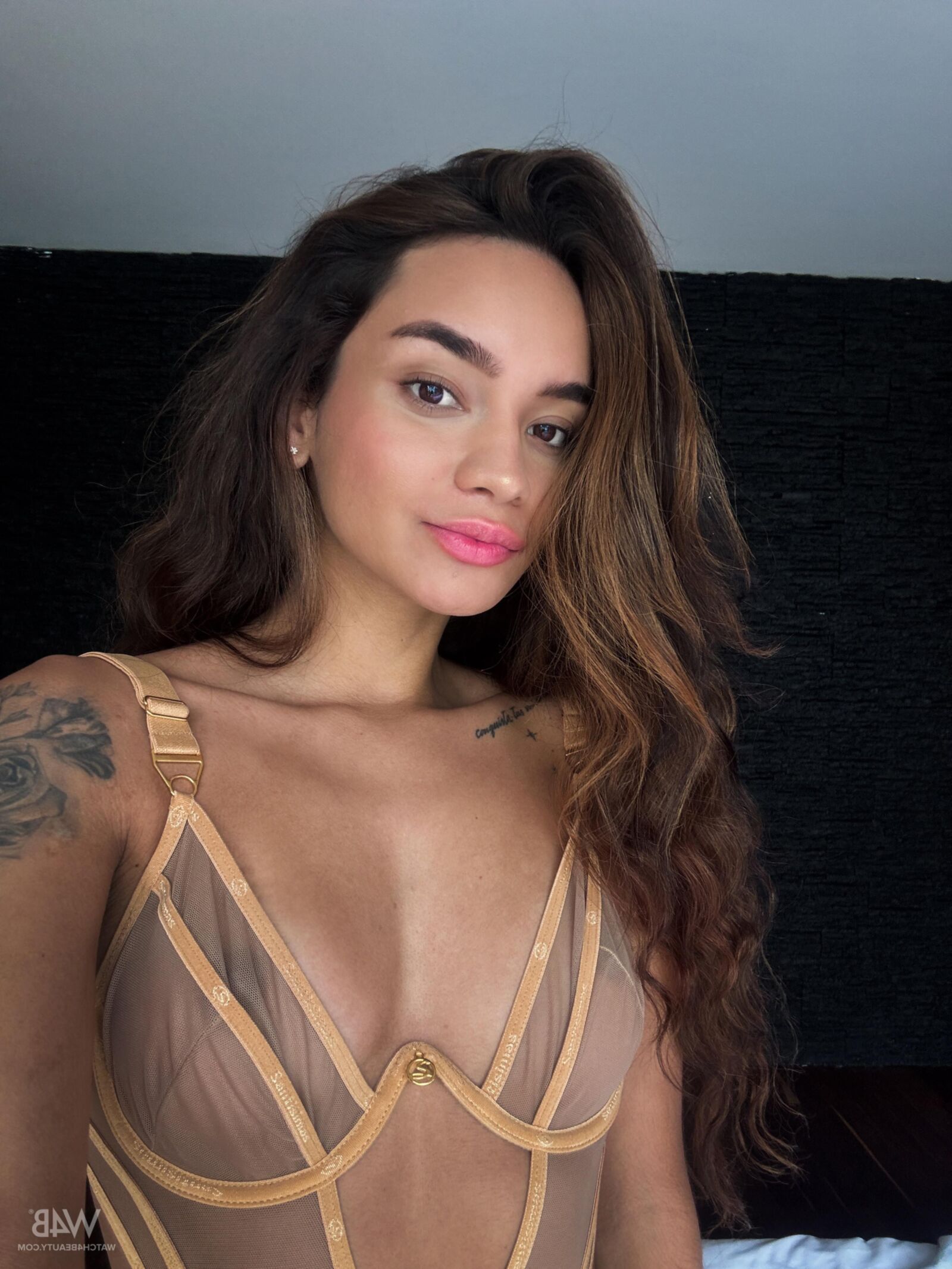Экзотические красавицы Dulce Selfie U