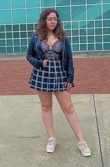 yo americana puta a Haley me encantaría montar/follar hombres y caballos