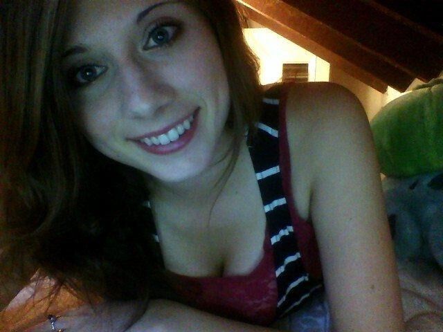 Big Tit Brunette Teen burlas en casa