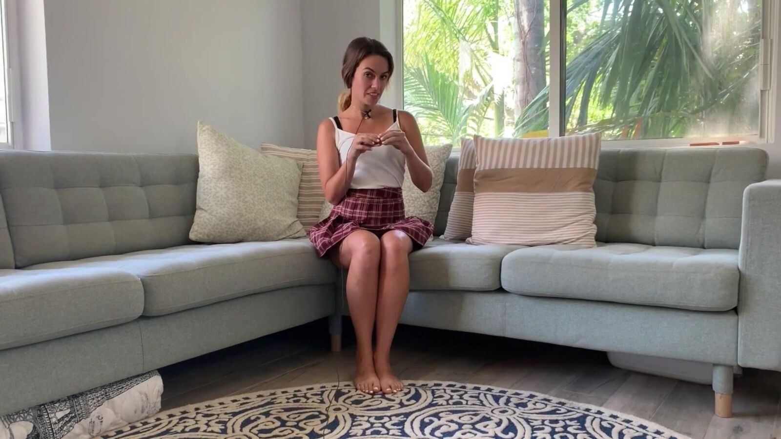 ¡Señorita Bell Asmr, ayúdame a elegir una mini falda para usar!