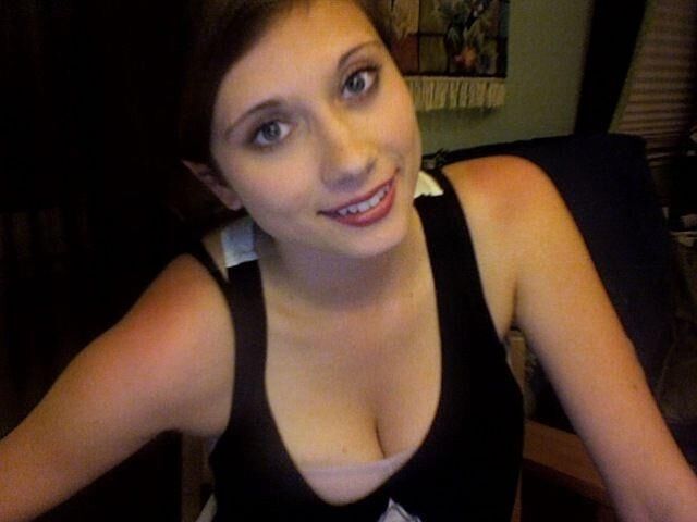 Big Tit Brunette Teen burlas en casa