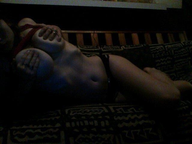 Big Tit Brunette Teen burlas en casa