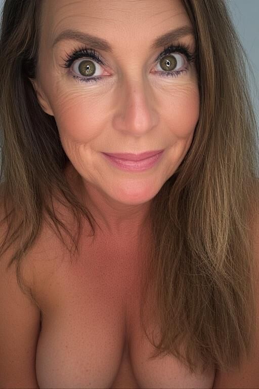 Topless reife Frauen
