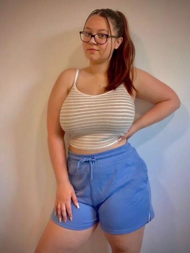 Lindas mulheres construídas para causar problemas (Young e Thicc)