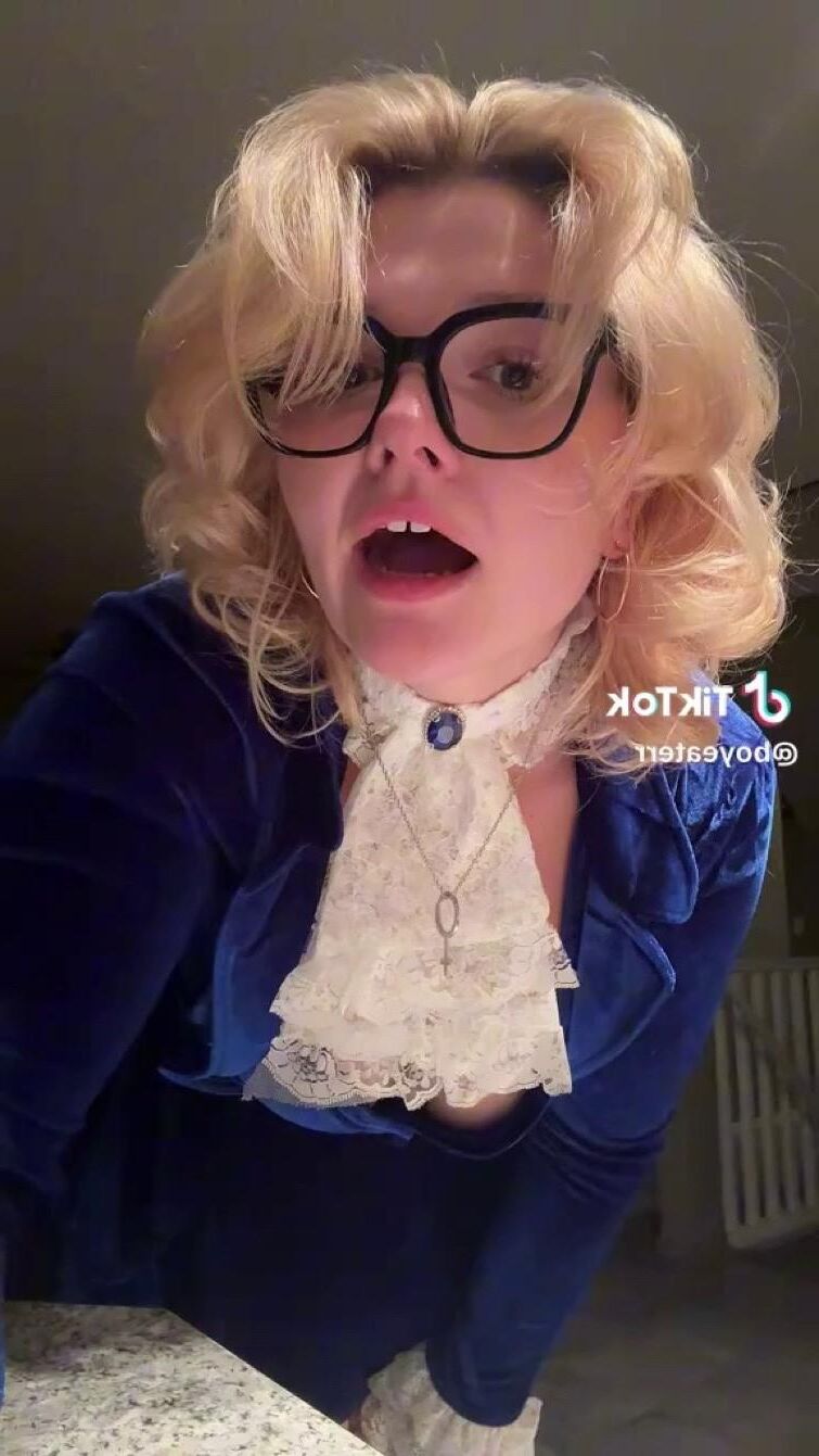 Amante de menino grande bunda grande mamas belas beleza loira tiktoker menina tiro quente