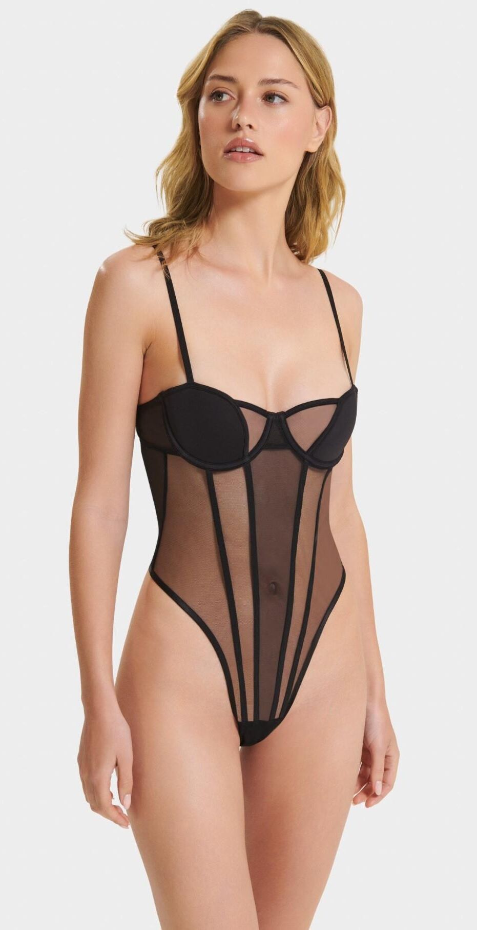 Mezcla de lencería y bikini