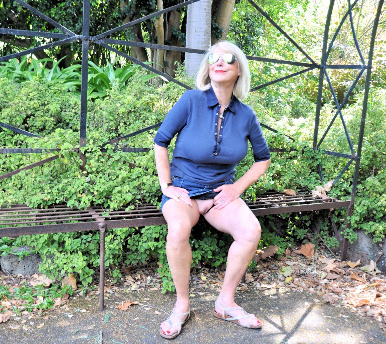 Jardins et parcs: charmante dame Diane nue à l'extérieur!