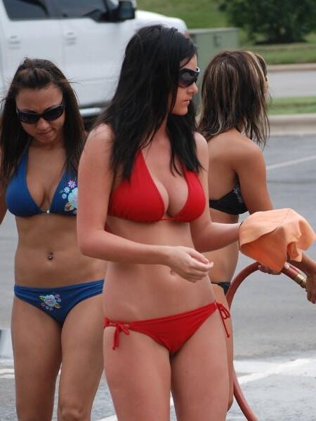 Chicks salopes avec de gros seins!