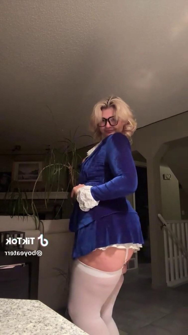 Amante de menino grande bunda grande mamas belas beleza loira tiktoker menina tiro quente