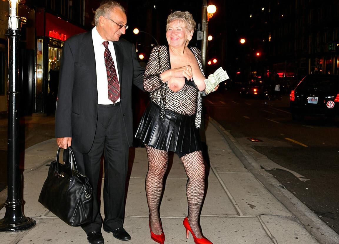 Prostitutas da Granny Street enchendo suas pensões