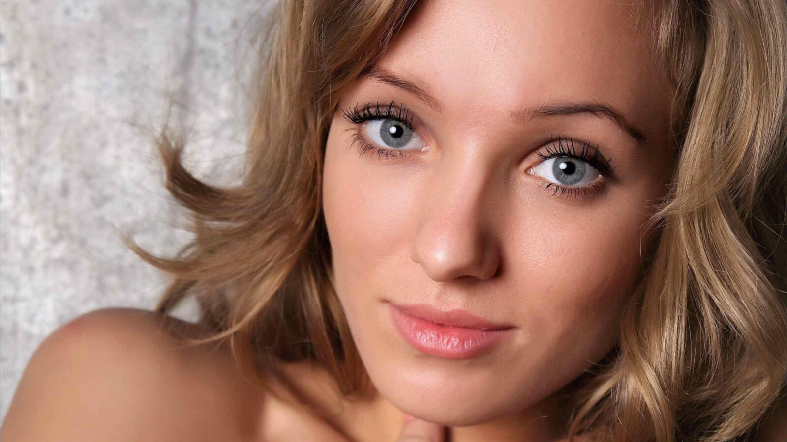 Candus pour les yeux mouillés avec le manque