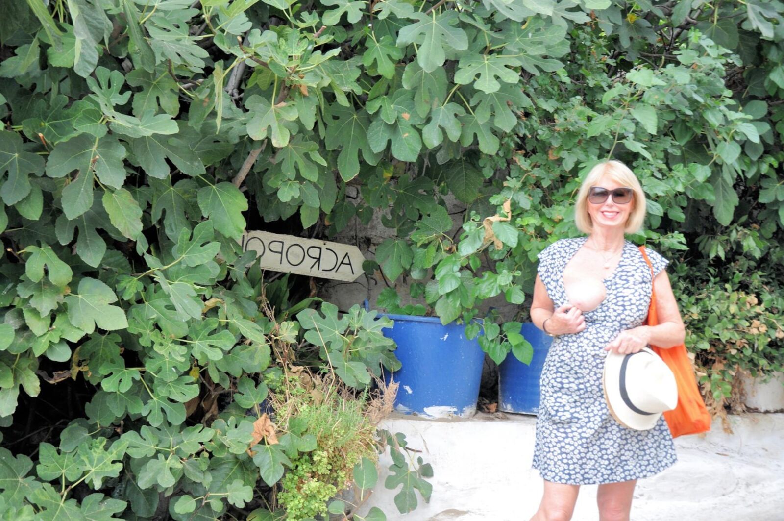 Jardins et parcs: charmante dame Diane nue à l'extérieur!